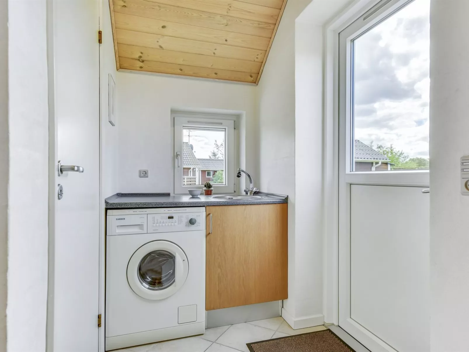 "Sigbritt" - 100m from the sea-Binnen