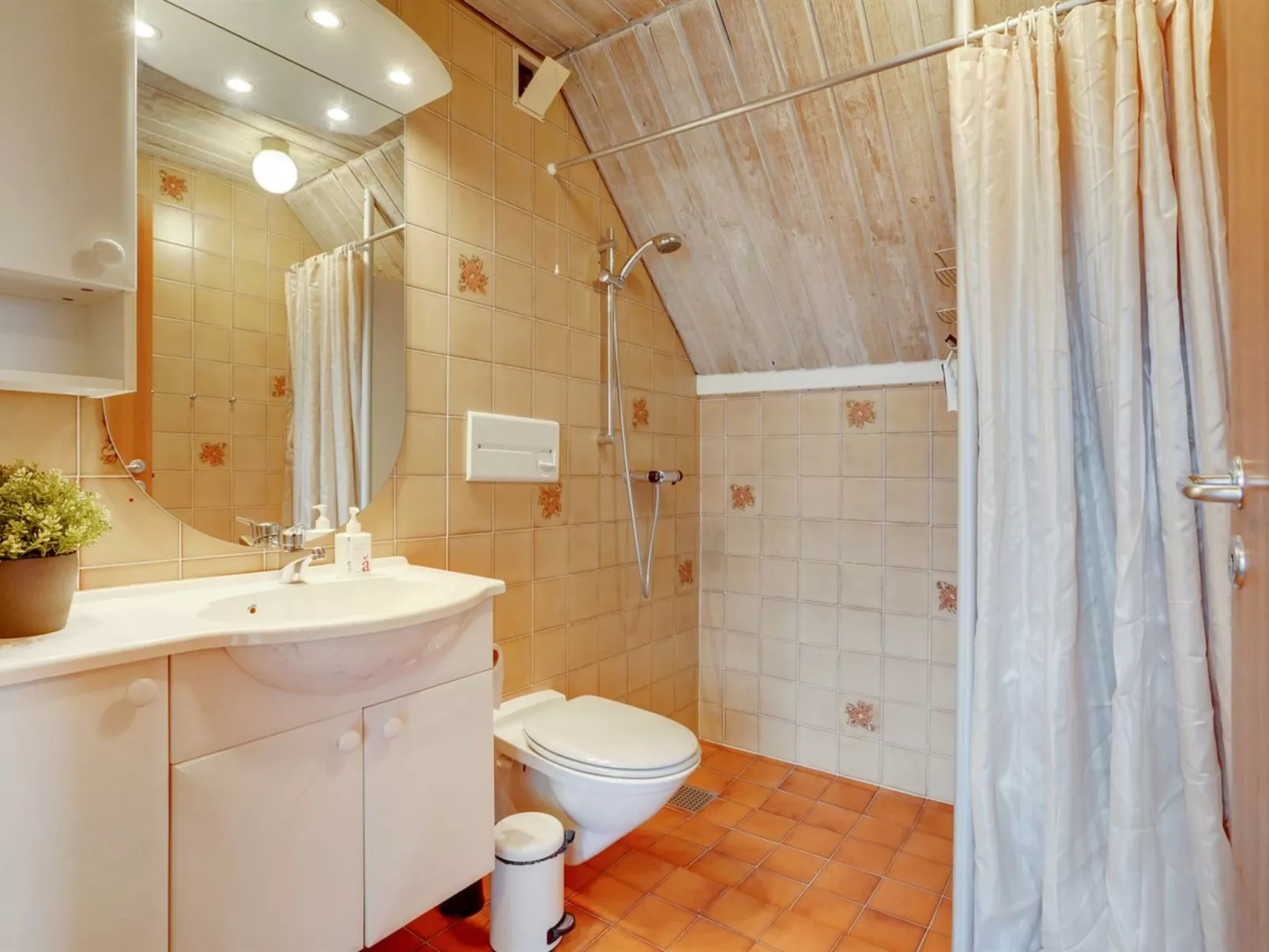 "Roya" - 1.9km from the sea-Binnen