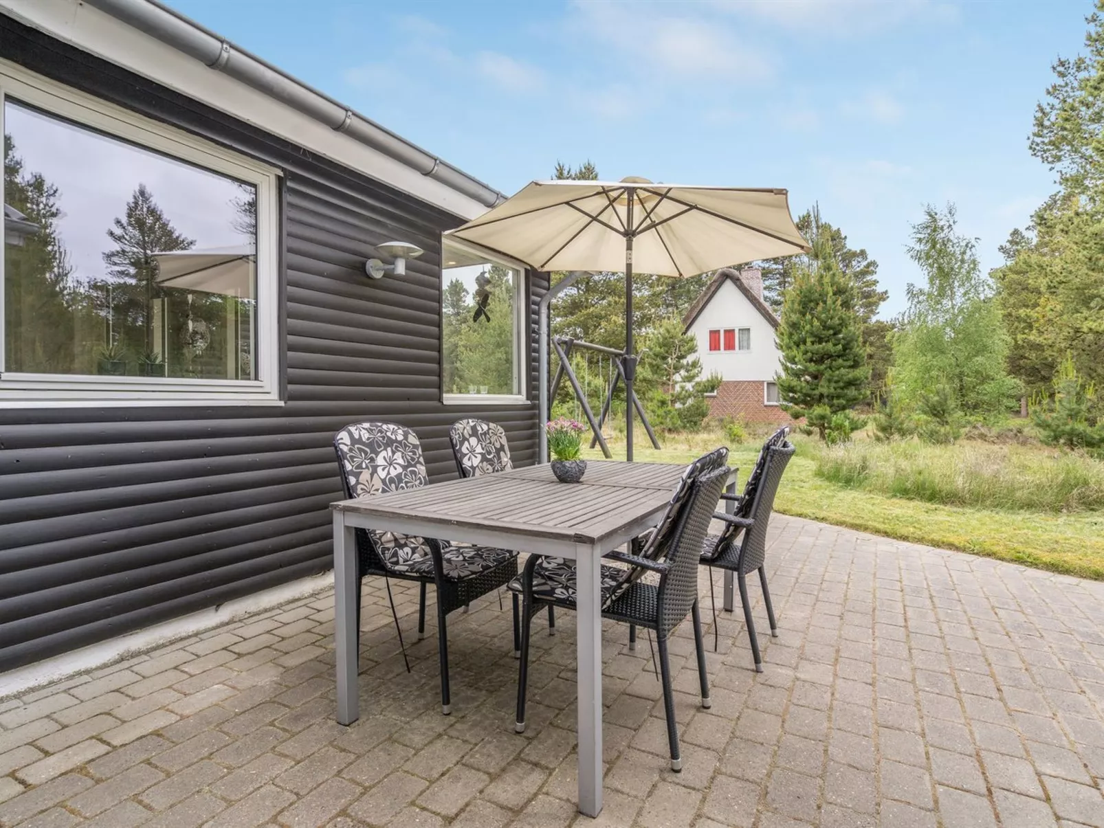 "Bjarka" - 2.9km from the sea-Buiten