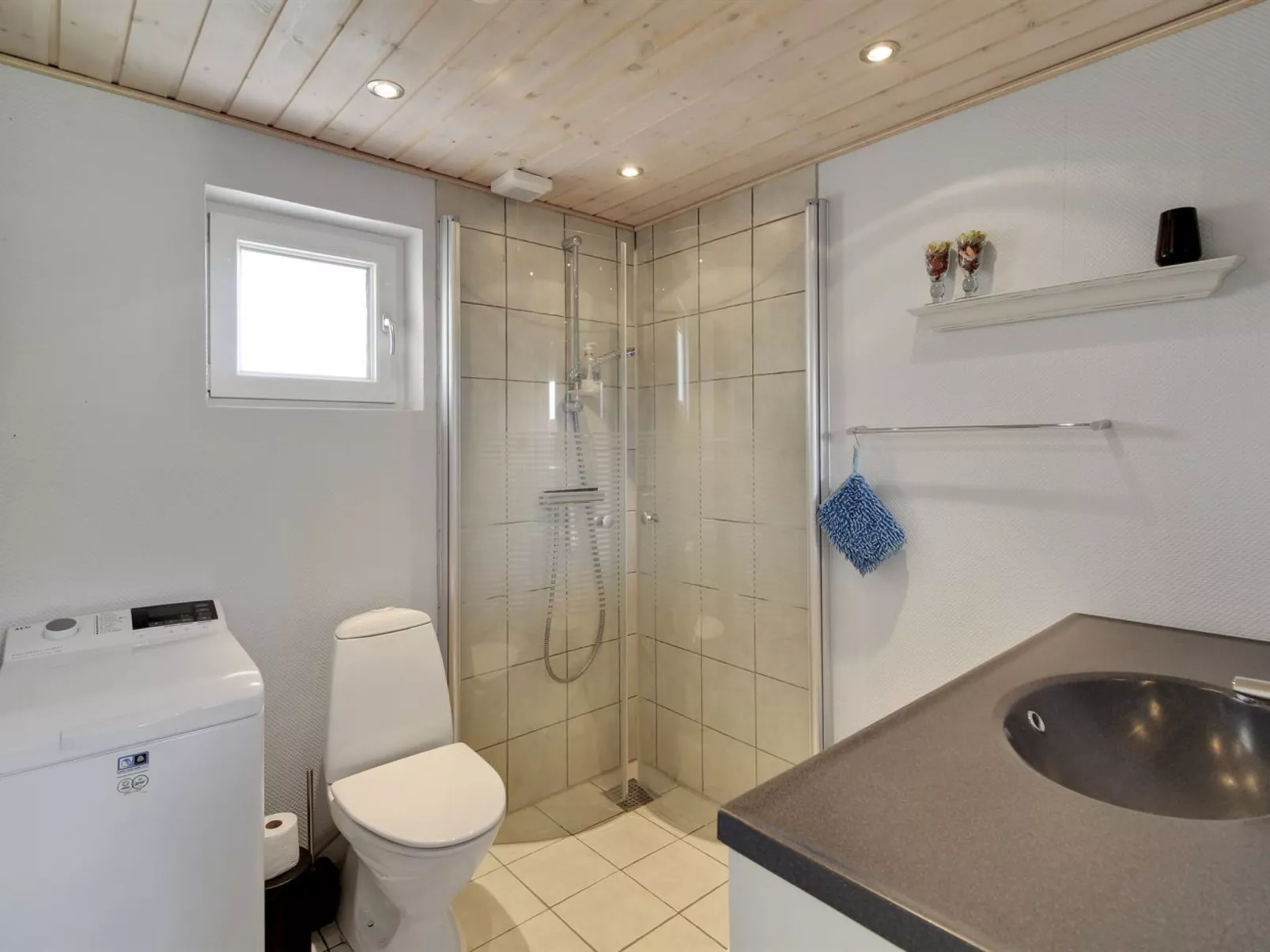 "Emmik" - 150m from the sea-Binnen