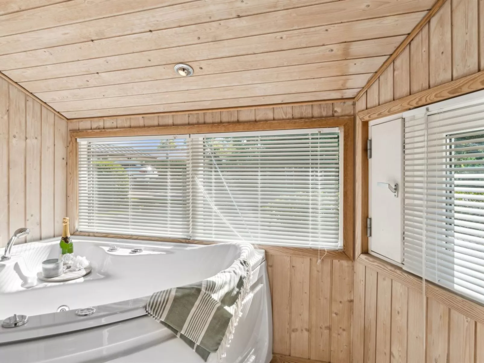 "Rixa" - 525m from the sea-Binnen