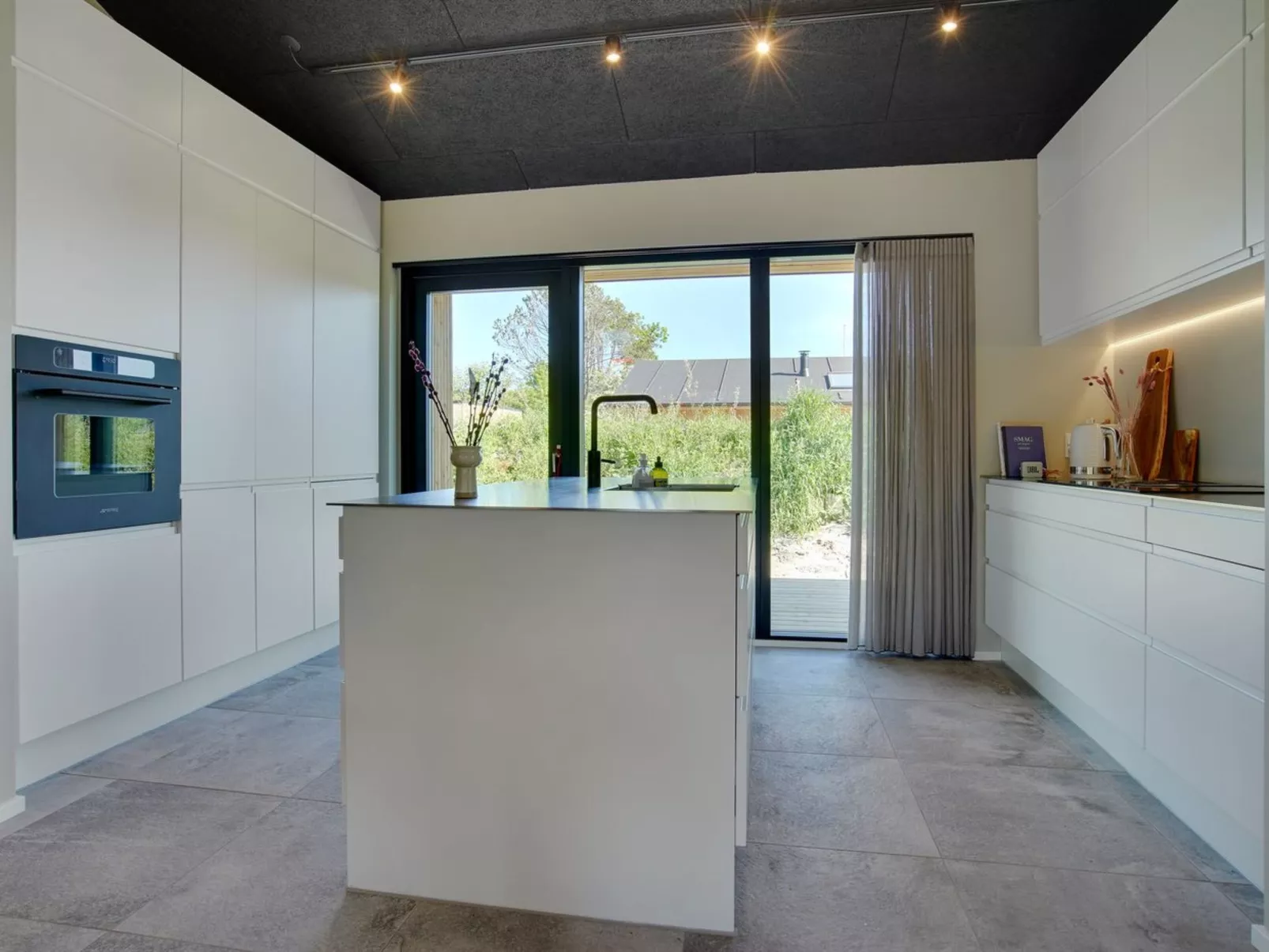 "Ileana" -  from the sea-Binnen