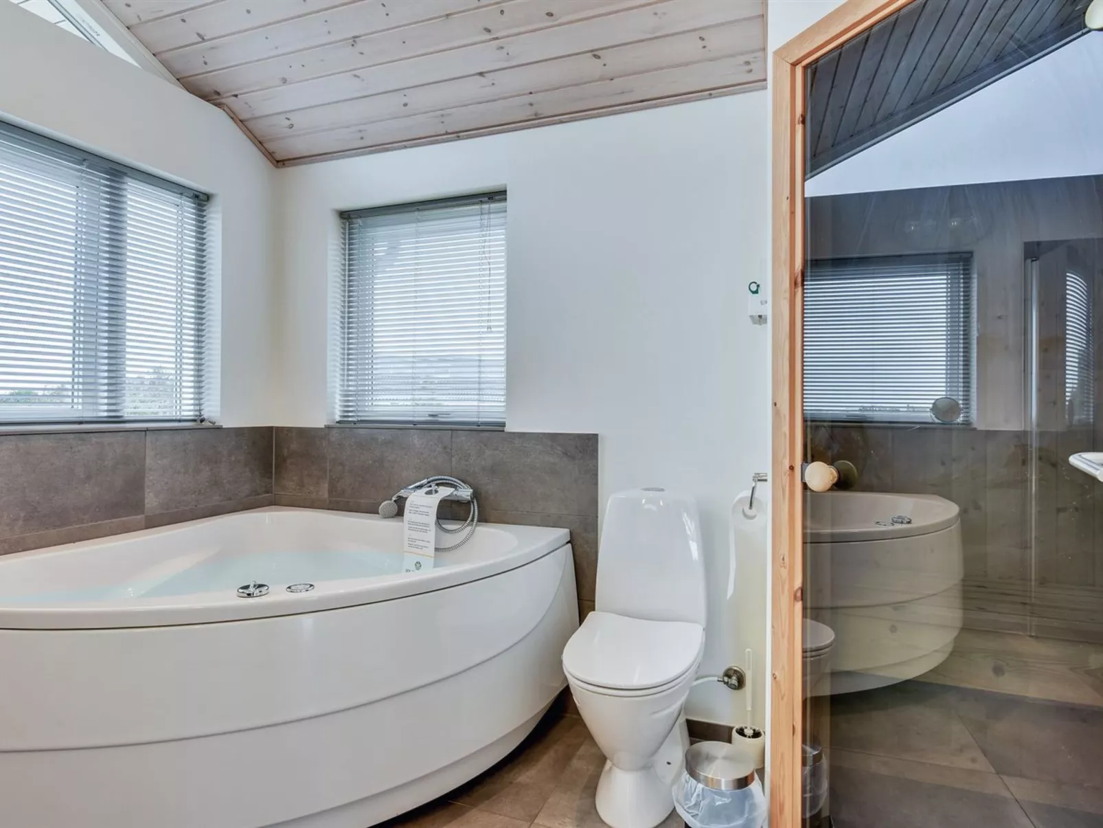 "Luzia" - 1.2km from the sea-Binnen