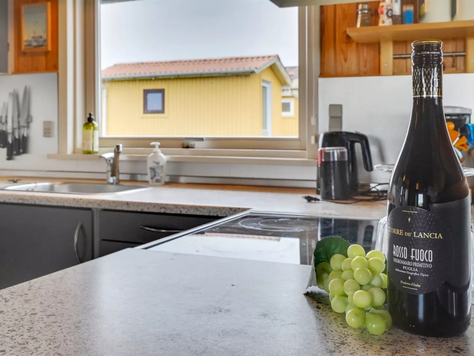 "Svea" - 400m from the sea-Binnen