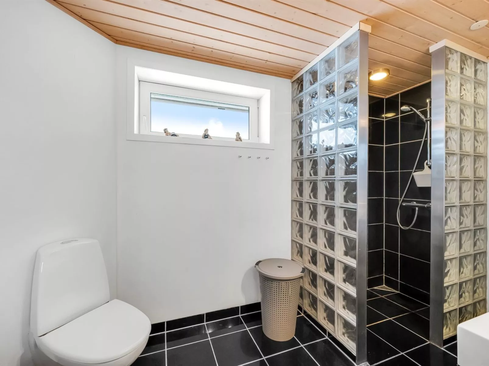 "Sissan" - 900m from the sea-Binnen