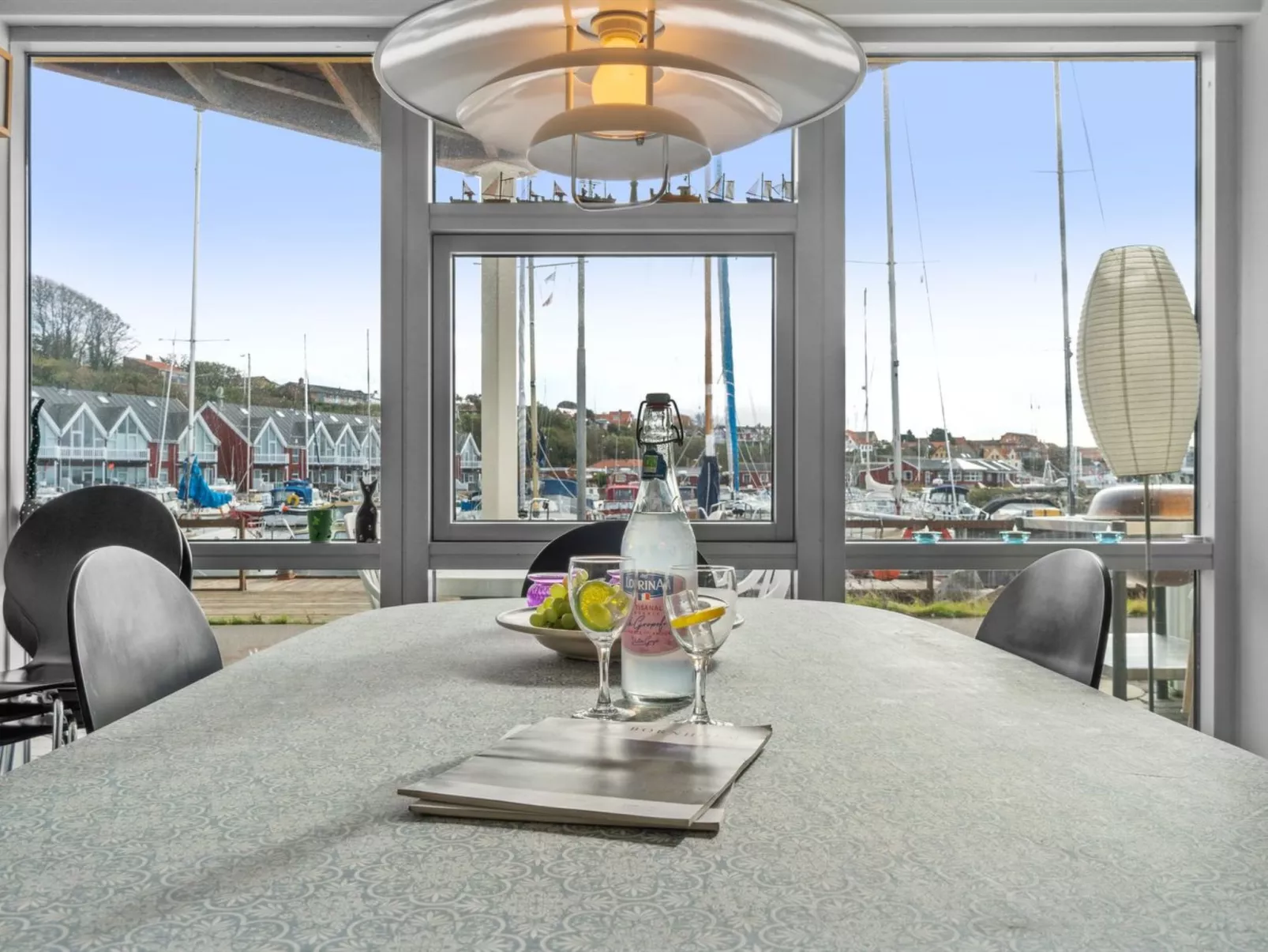 "Frigg" - 10m from the sea-Binnen