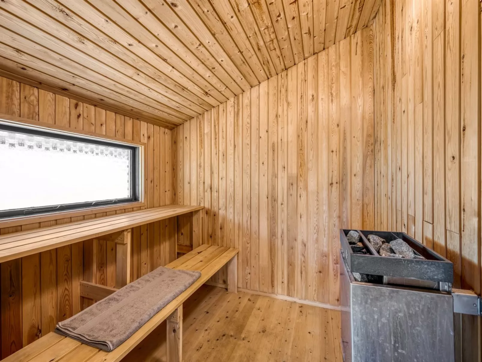 "Borghild" - 1.5km from the sea-Binnen