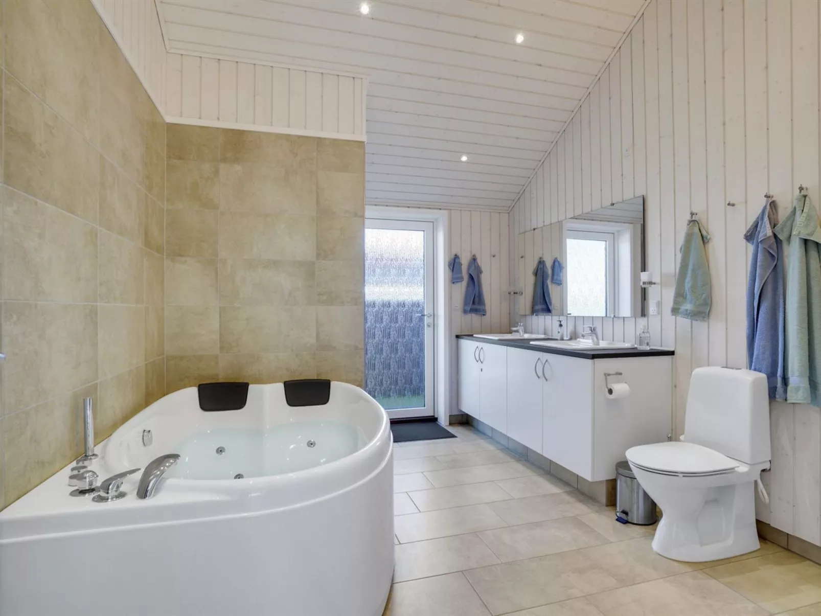 "Lander" - 20m from the sea-Binnen