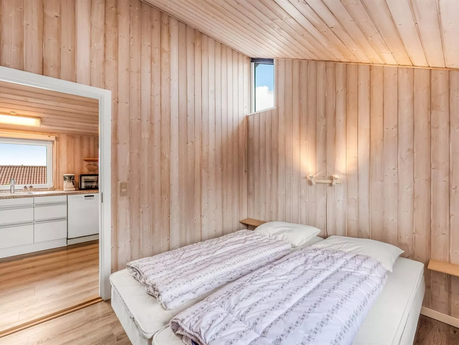 "Loviisa" - 300m to the fjord-Binnen