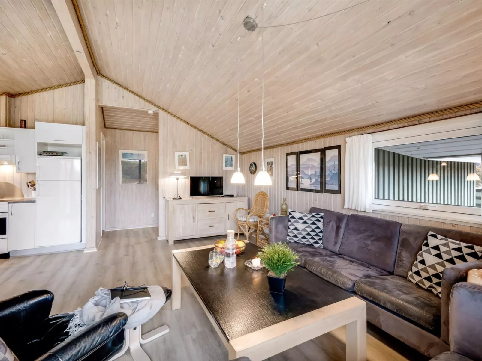 "Unni" -  from the sea-Binnen