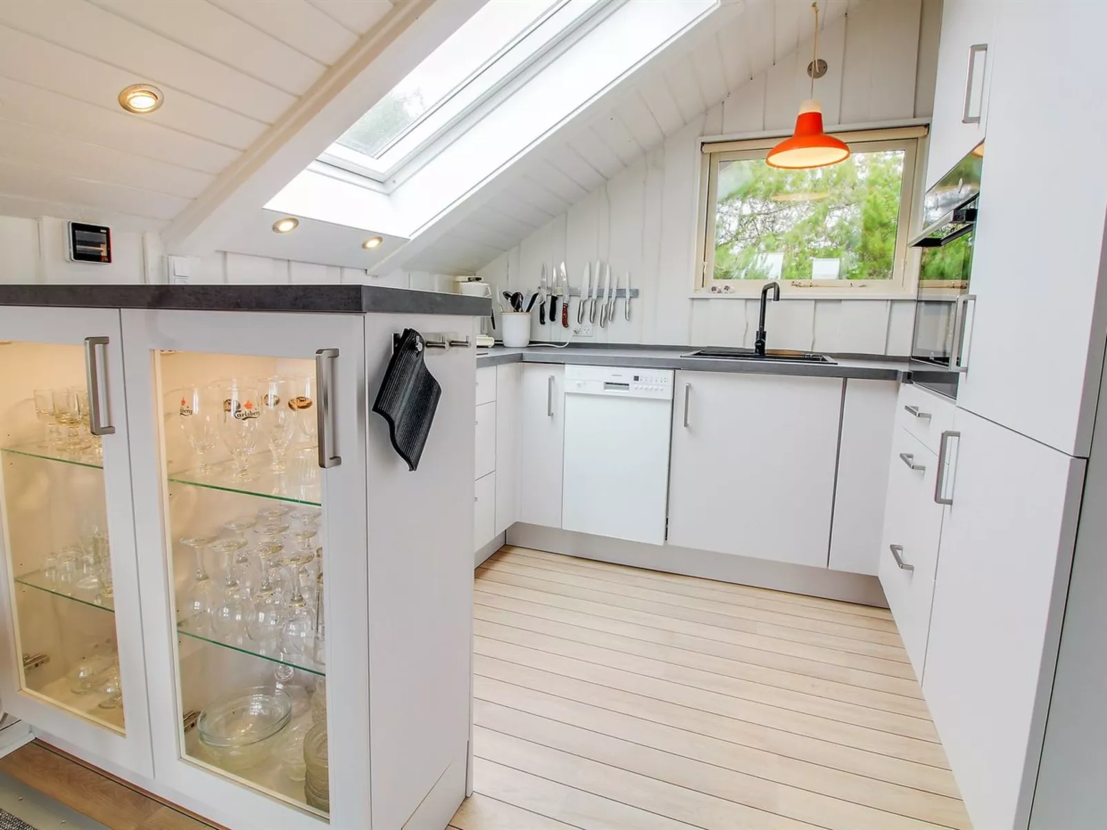 "Josie" - 200m from the sea-Binnen