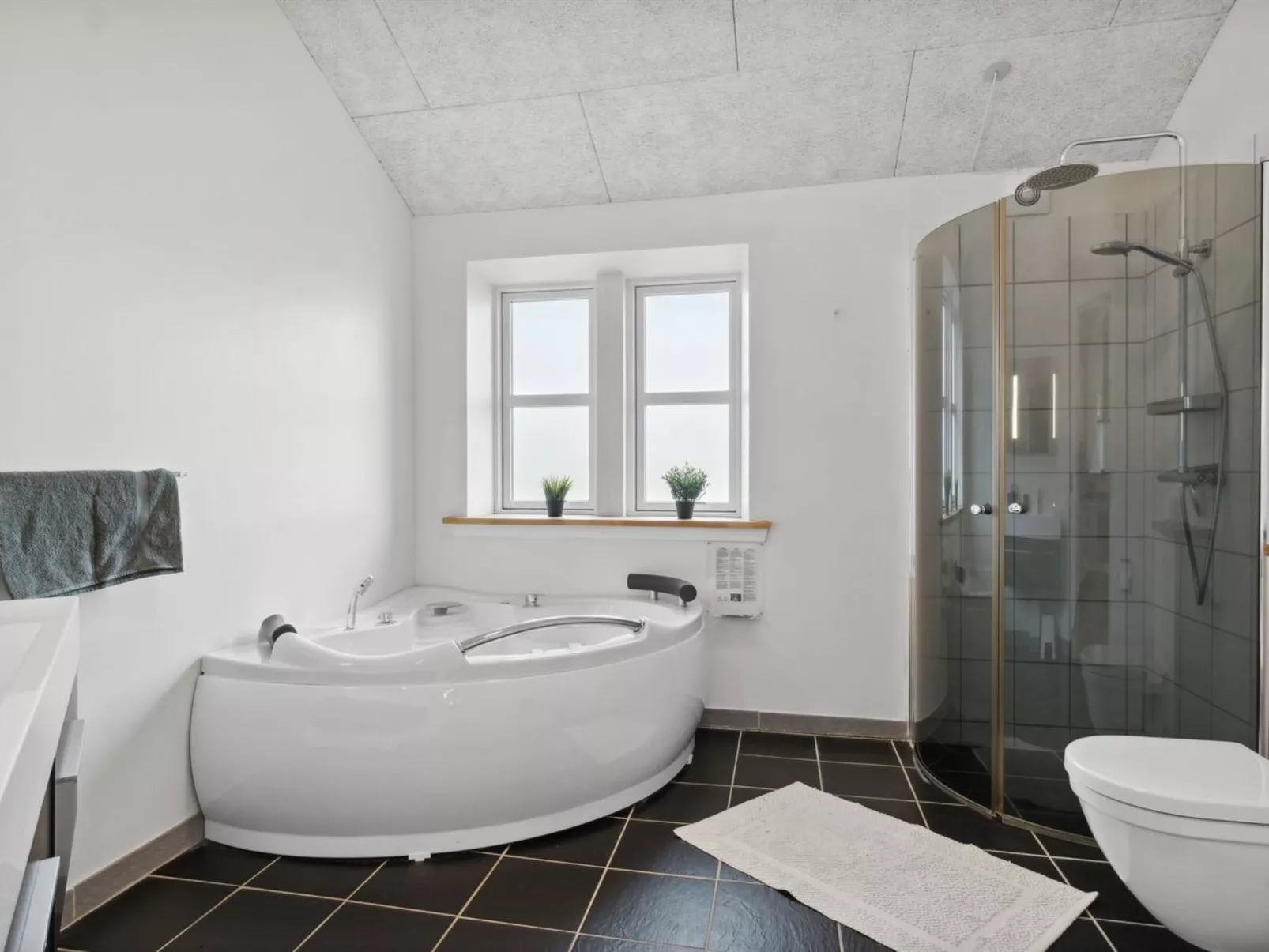 "Ljupco" - 500m to the fjord-Binnen