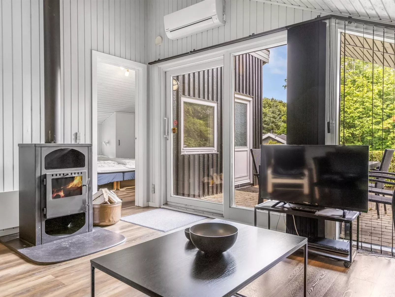 "Corinna" - 28km from the sea-Binnen