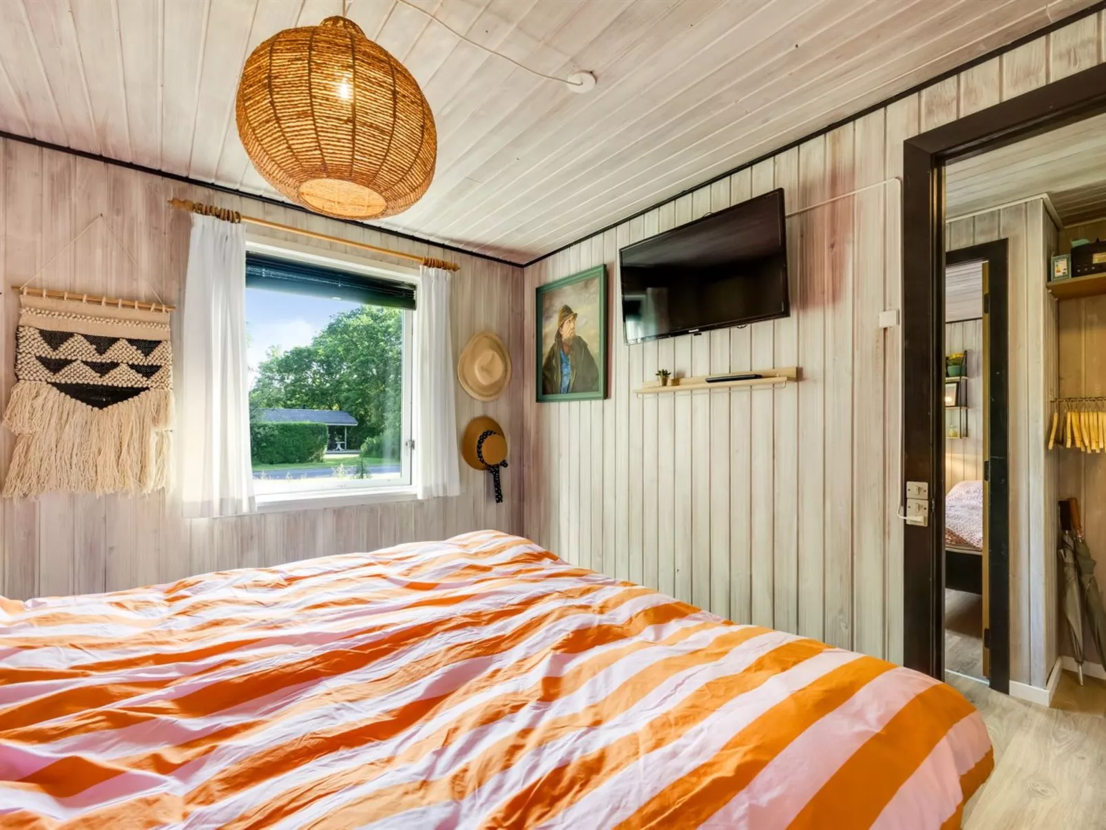 "Nelina" - 950m to the fjord-Binnen