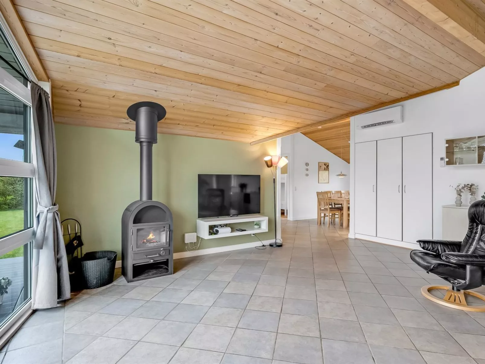 "Ingbritt" - 700m to the fjord-Binnen