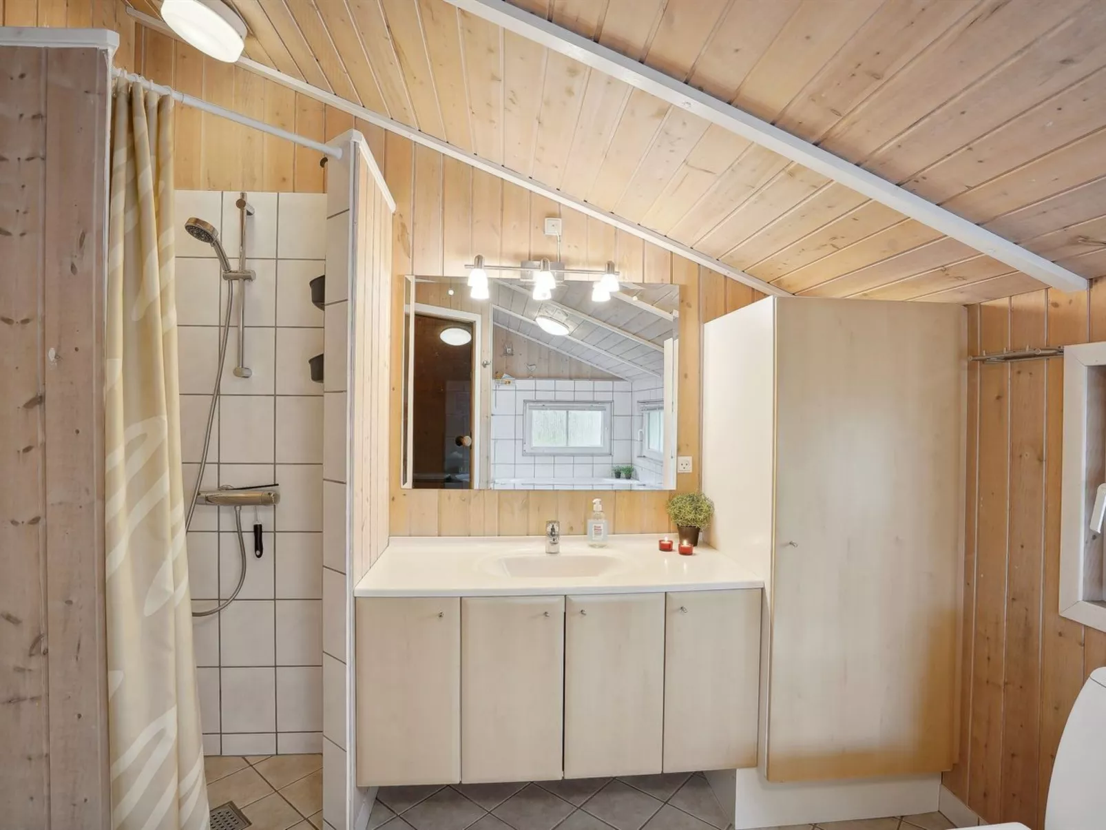 "Tinka" - 1.2km to the fjord-Binnen