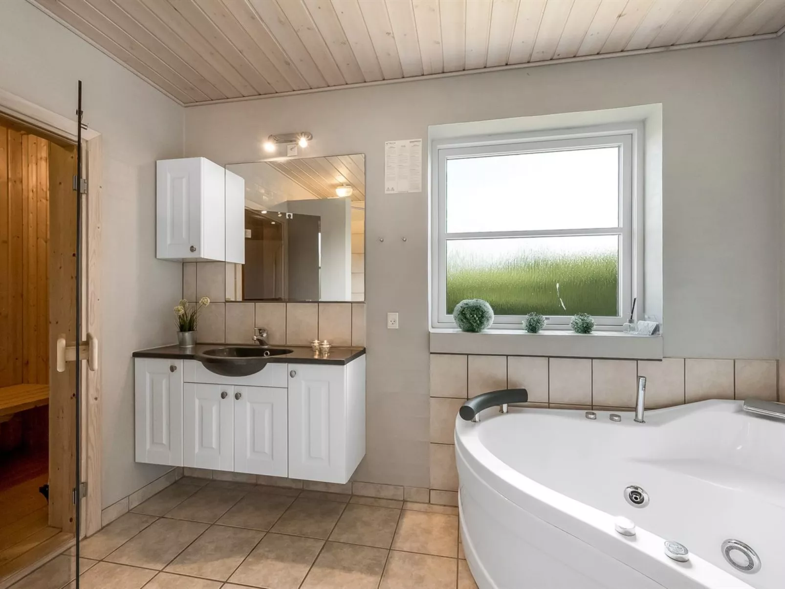 "Saara" - 700m to the fjord-Binnen