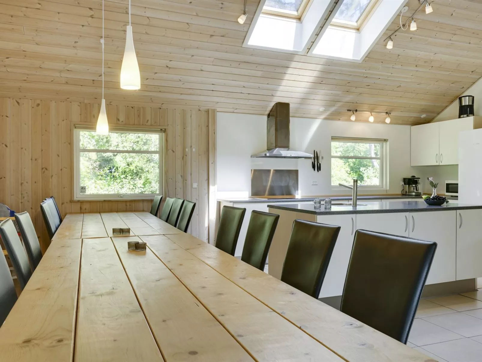 "Hughe" - 300m from the sea-Binnen