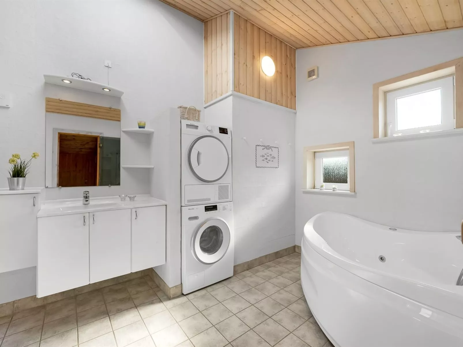 "Ellis" - 700m to the fjord-Binnen