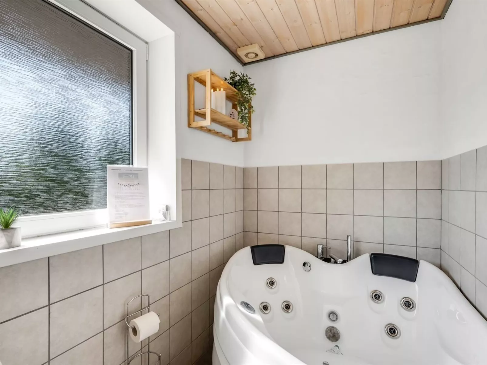 "Knag" - 800m to the fjord-Binnen