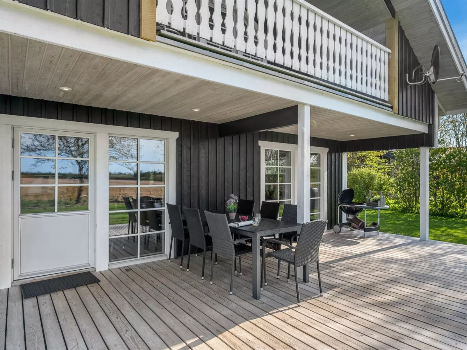 "Adelia" - 850m to the fjord-Buiten