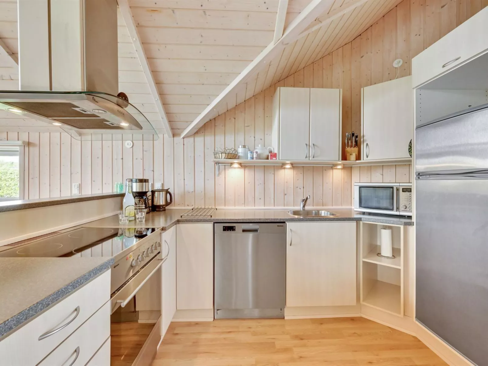 "Binna" - 1.2km to the fjord-Binnen