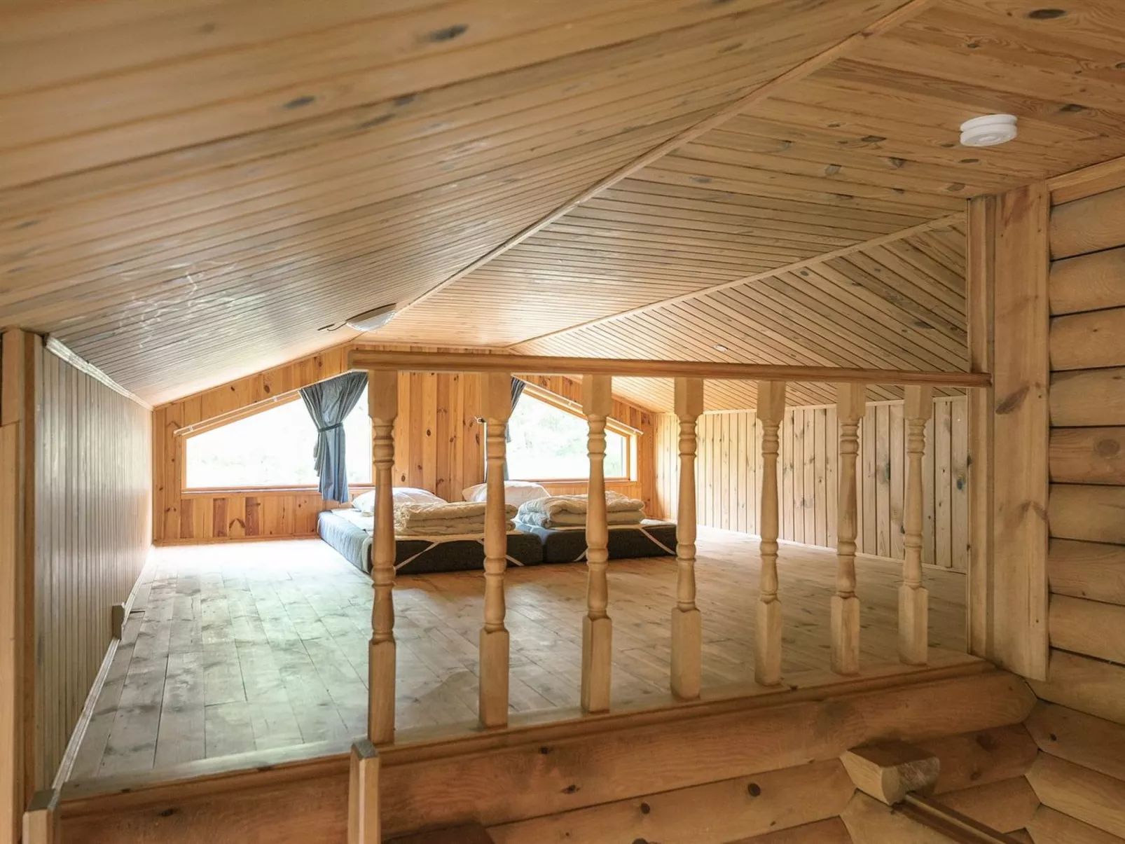 "Frederica" - 30km from the sea-Binnen