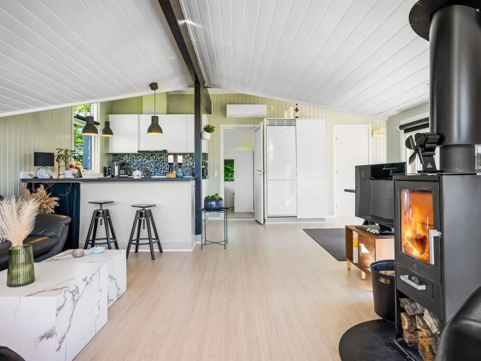 "Bryti" - 500m from the sea-Binnen