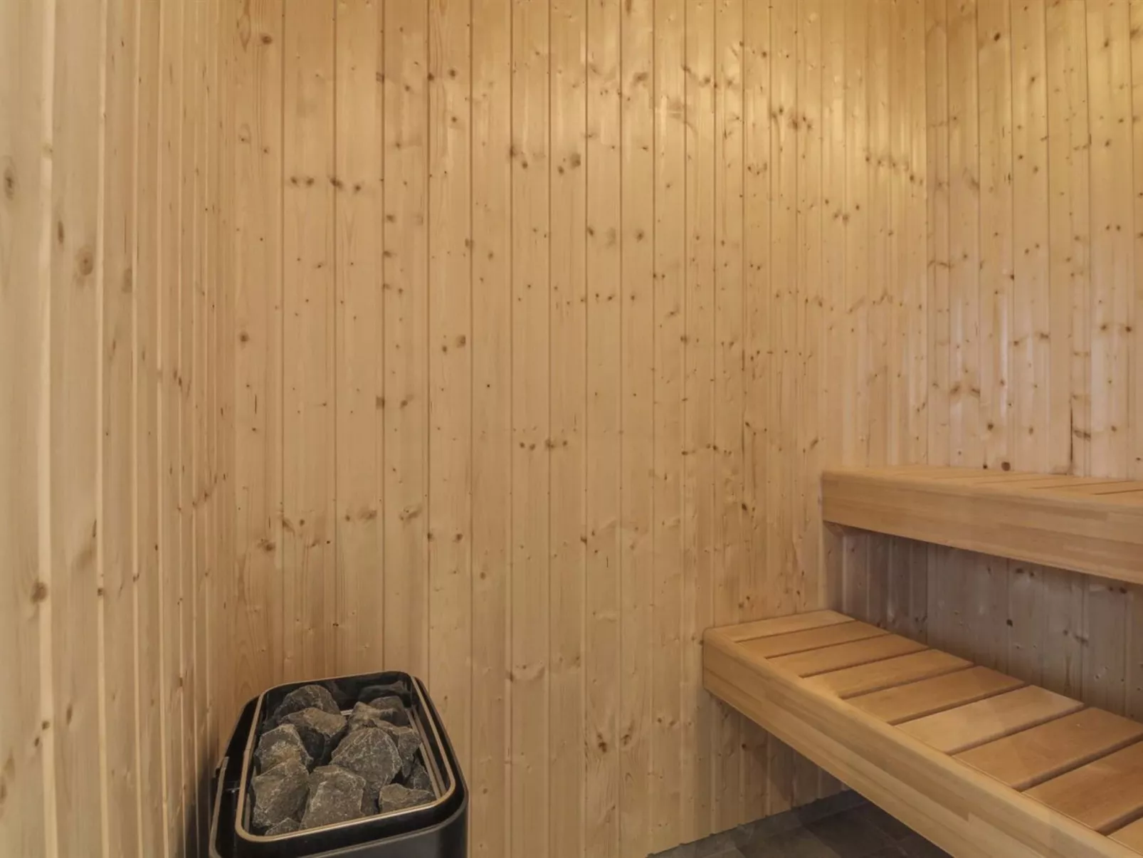 "Fredrika" - 1.5km from the sea-Binnen