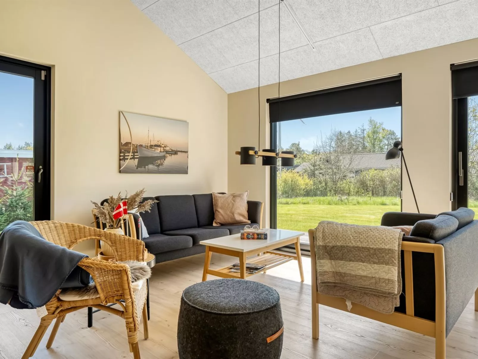 "Alfrede" -  from the sea-Binnen