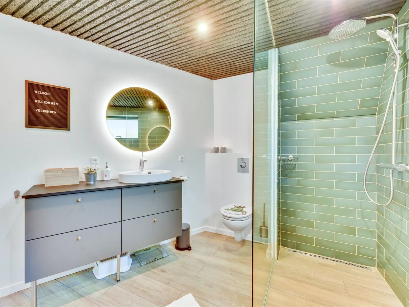 "Emilie" - 250m to the fjord-Binnen