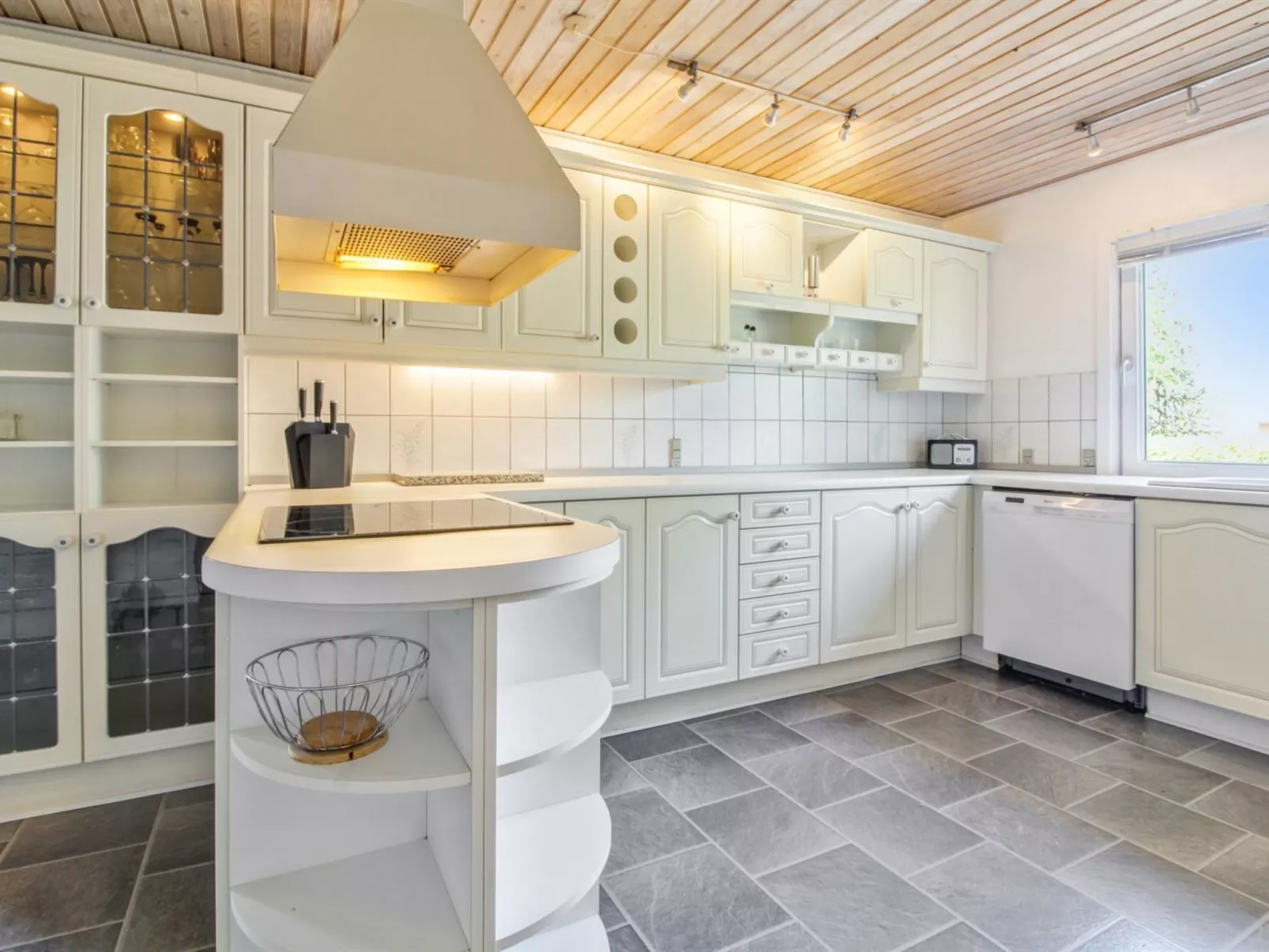 "Aku" - 24km from the sea-Binnen