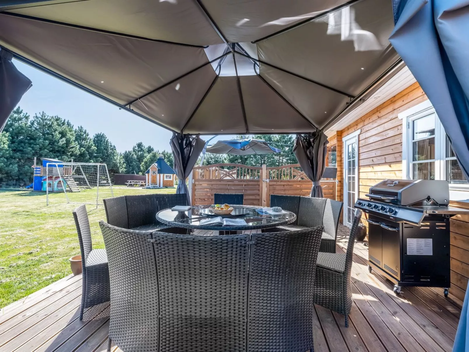 "Vicktoria" - 1.5km from the sea-Buiten