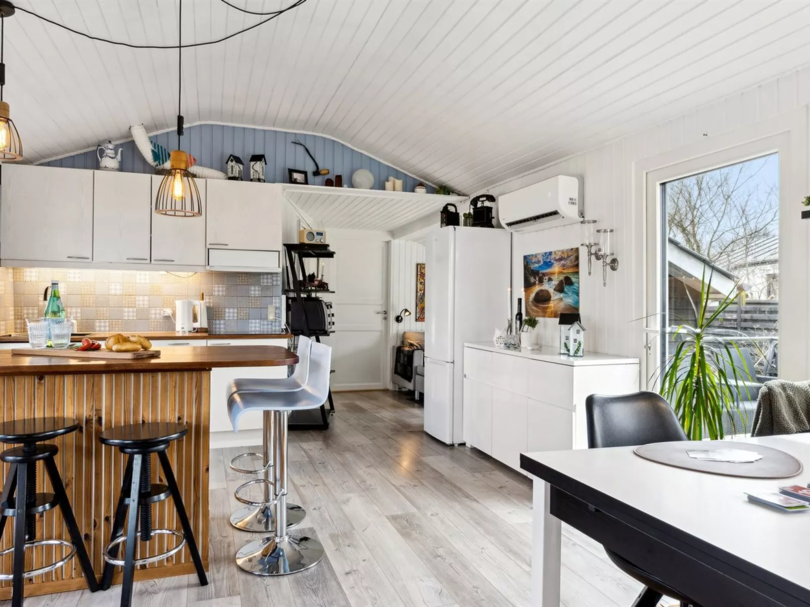 "Tjarven" - 300m from the sea-Binnen