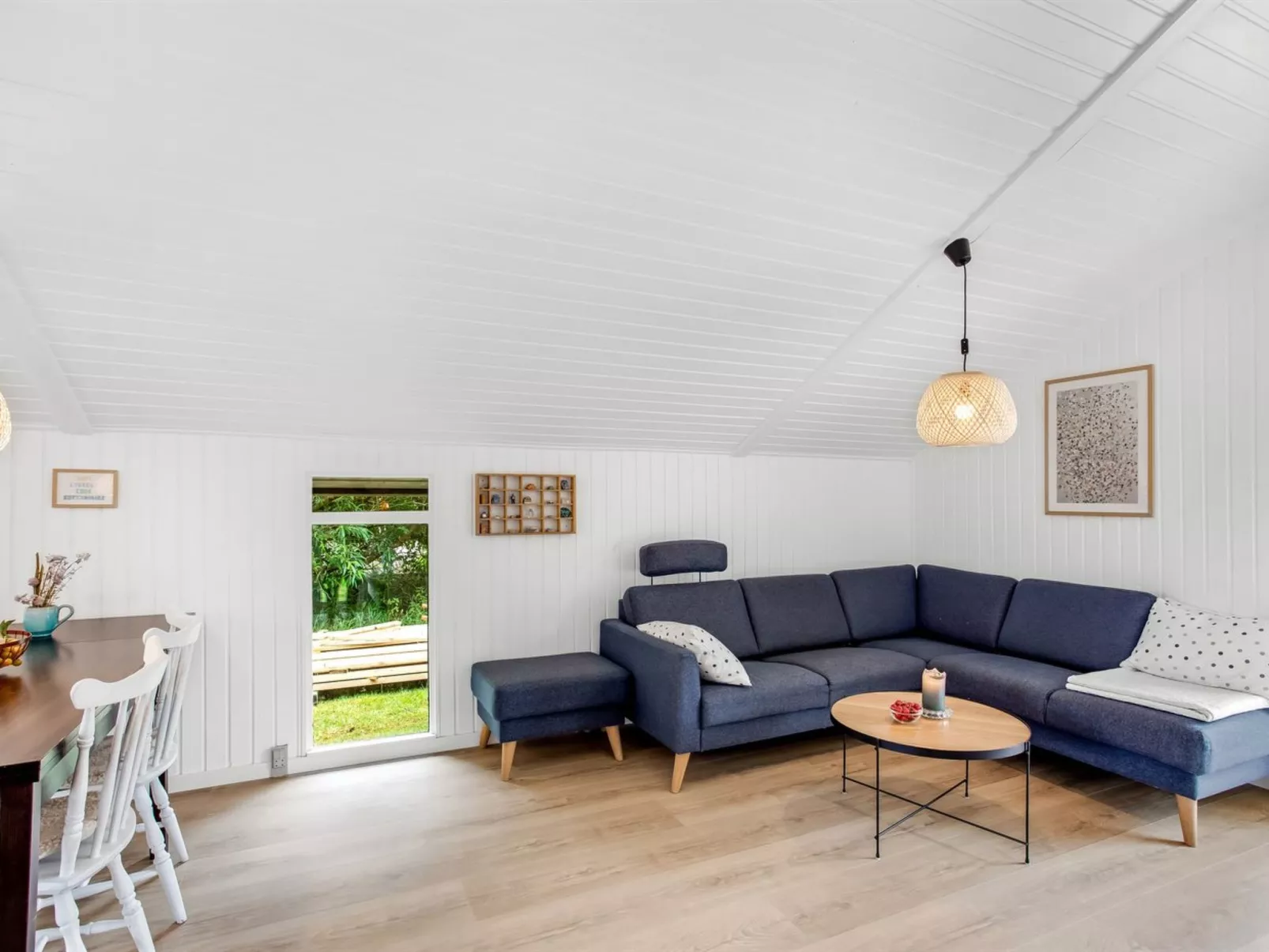 "Frender" - 800m to the fjord-Binnen