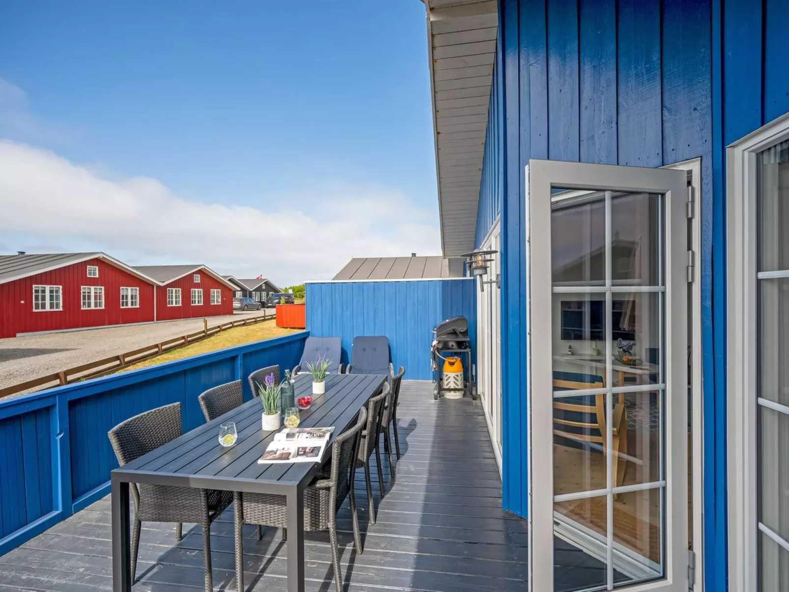 "Albertina" - 300m to the fjord-Buiten