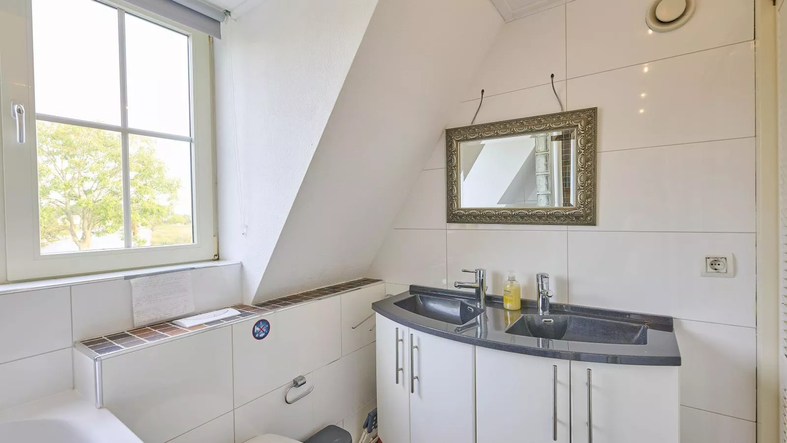 Villa Robinie-Badkamer