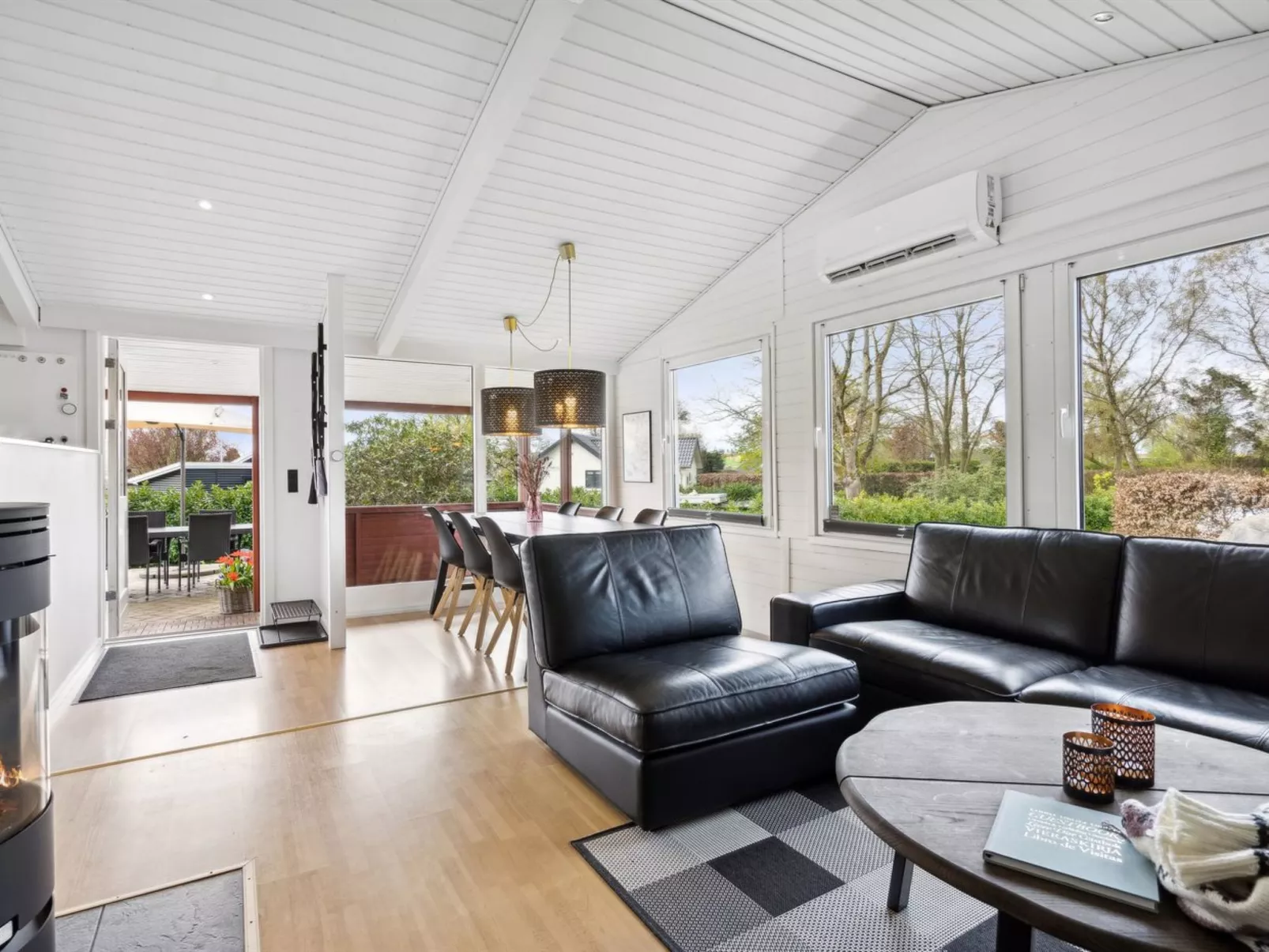 "Safina" - 100m from the sea-Binnen