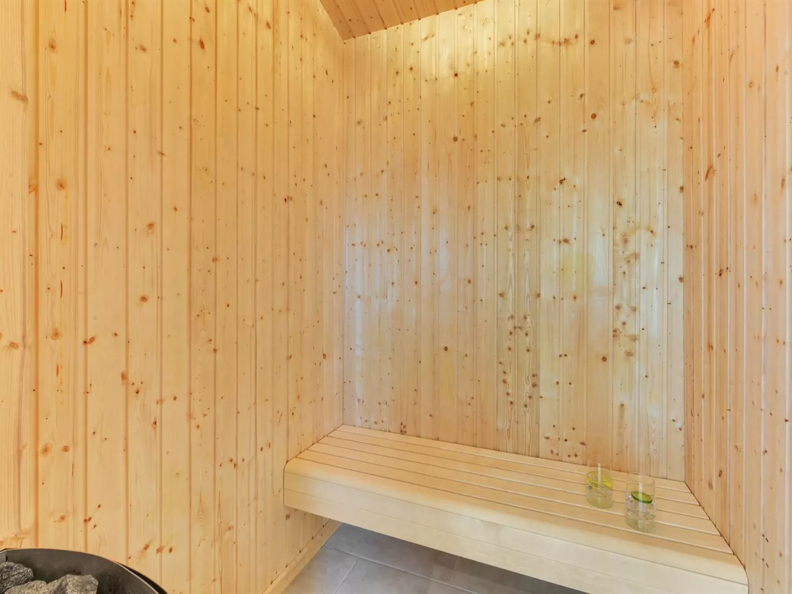 "Merve" - 800m to the fjord-Binnen