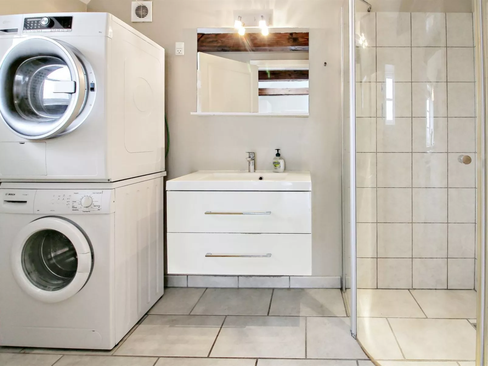 "Thrine" - 24km from the sea-Binnen