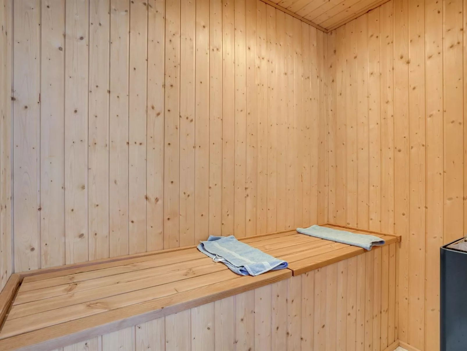 "Hildulf" - 2km from the sea-Binnen