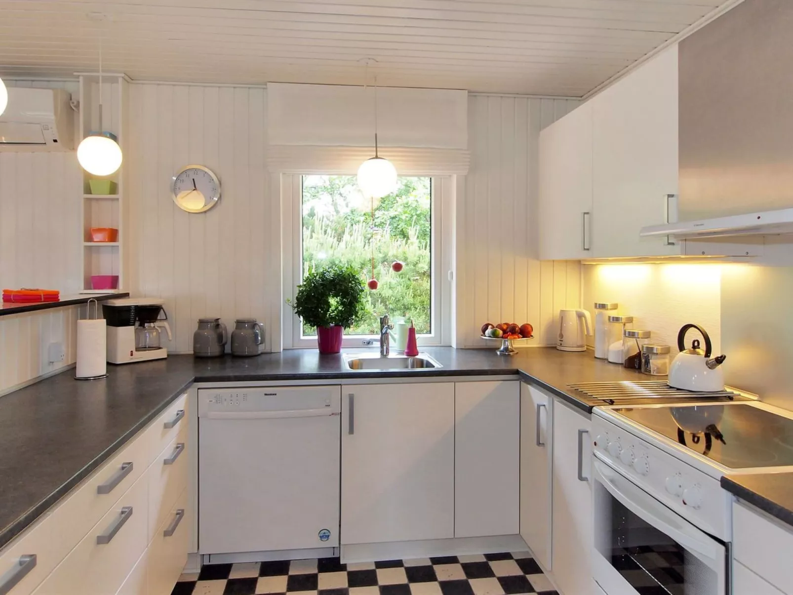 "Kadir" - 500m from the sea-Binnen