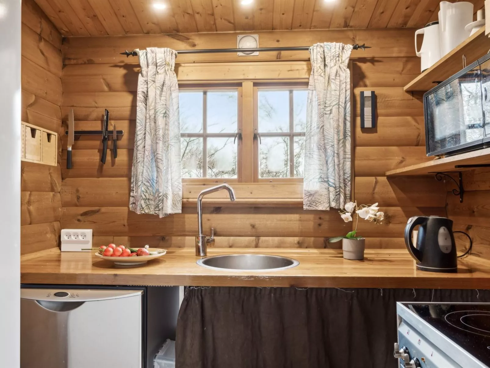 "Ama" - 200m to the fjord-Binnen