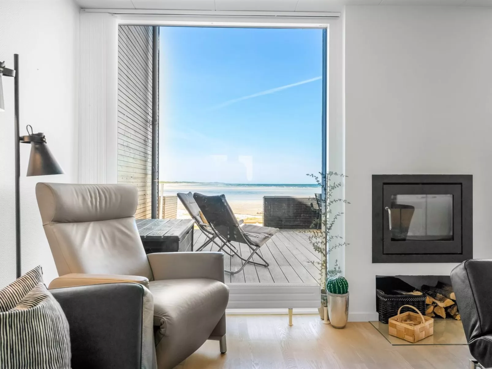 "Eleanore" - 25m from the sea-Binnen