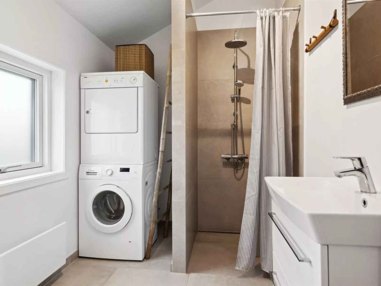 "Hermund" - 100m from the sea-Binnen