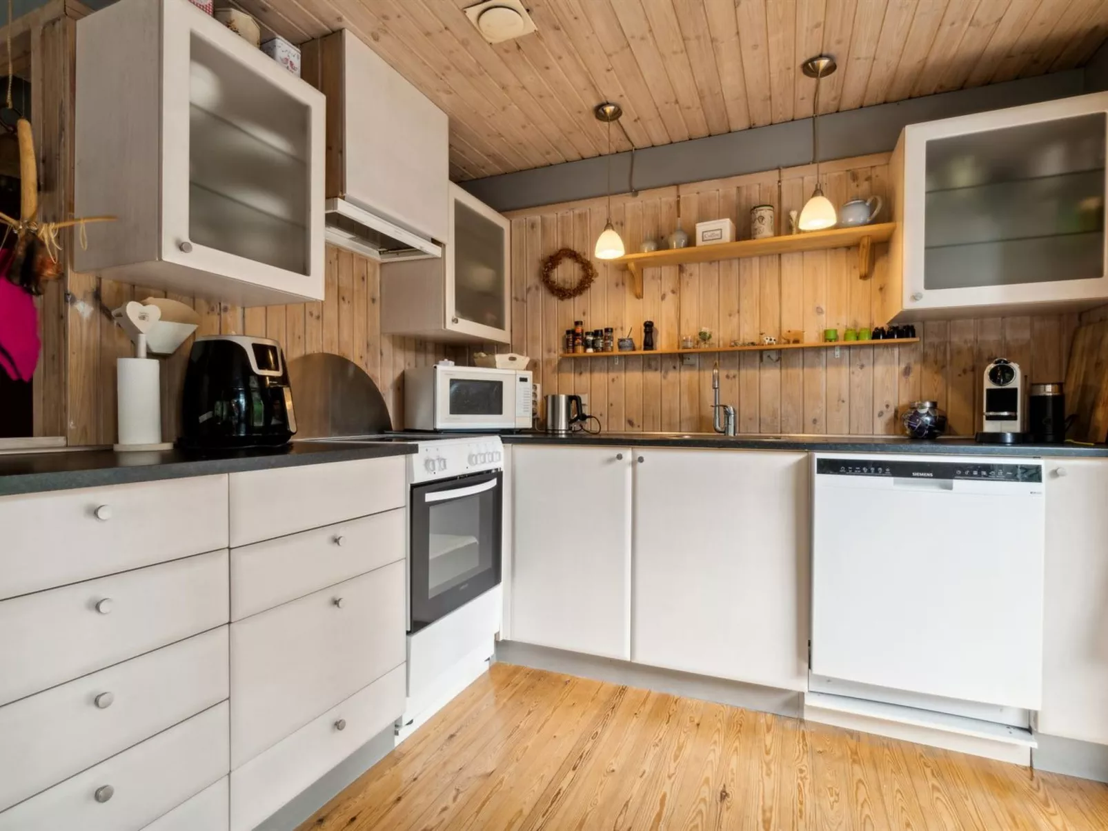 "Sunita" - 300m from the sea-Binnen