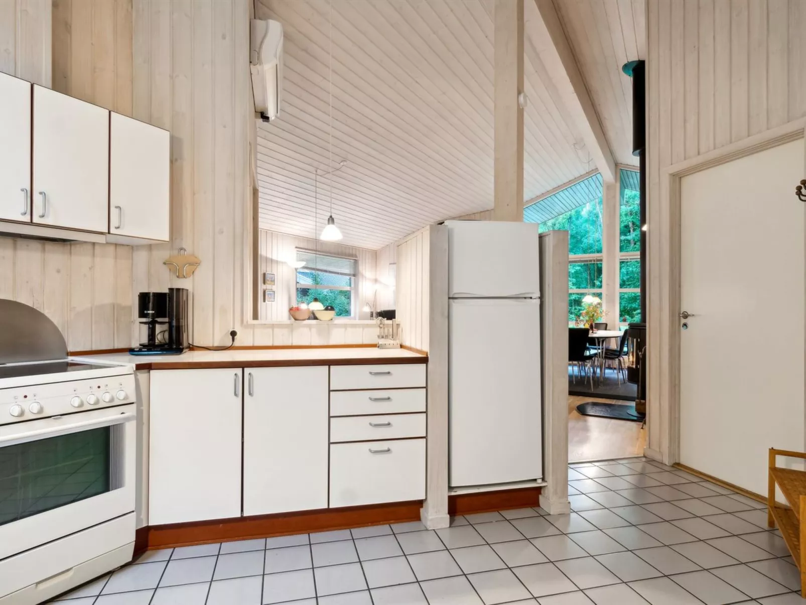 "Emmie" - 1.2km from the sea-Binnen