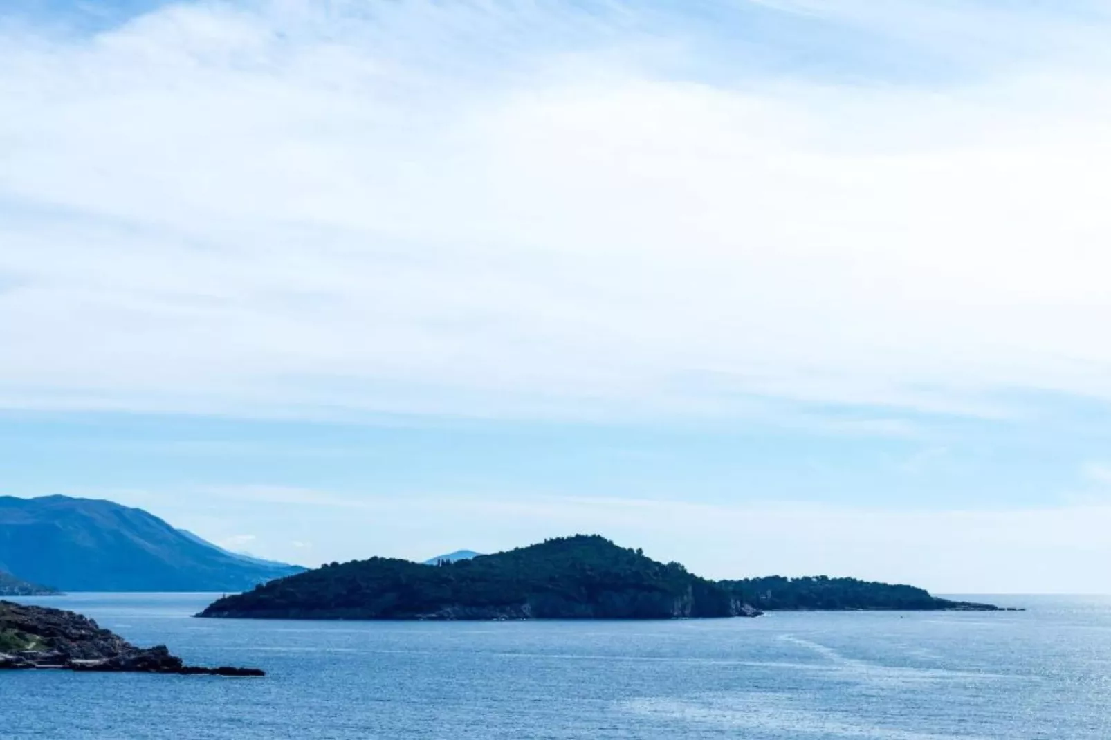 Apartments Aura - Comfort Studio Apartment 5 with shared swimming pool-Sfeer