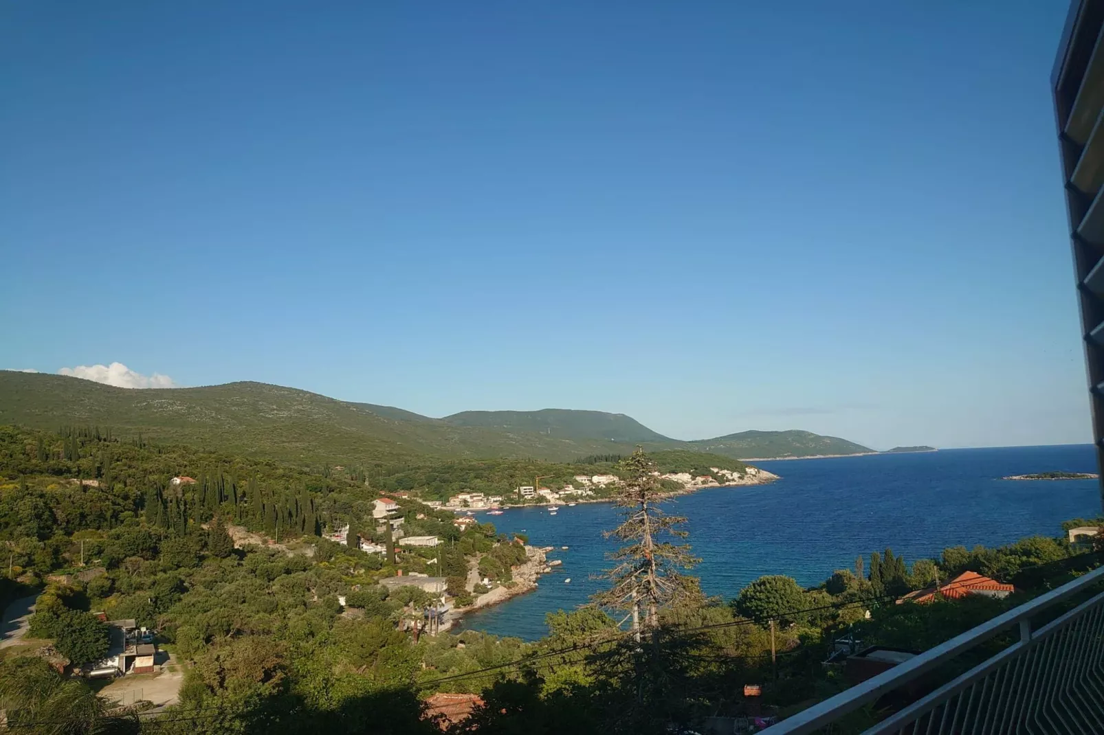 Villa Peragić - Triple Room with Balcony and Private External Bathroom-Uitzicht