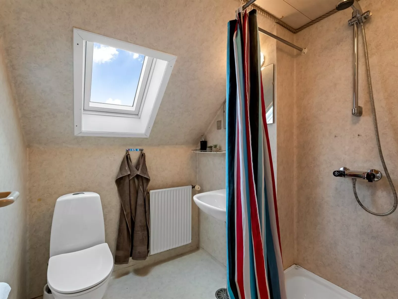 "Trpana" - 1km to the fjord-Binnen